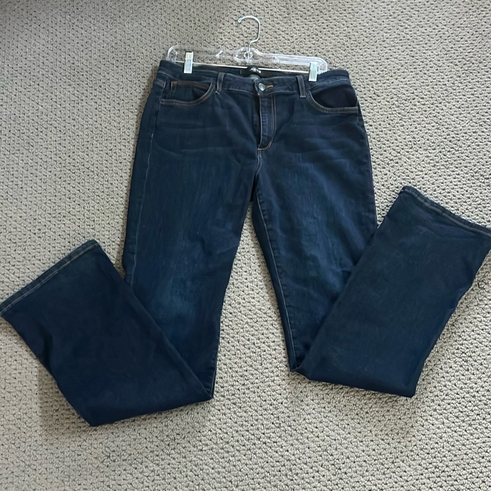 Joe’s The Honey fukki jeans. Wide leg and long to wear with a heel.